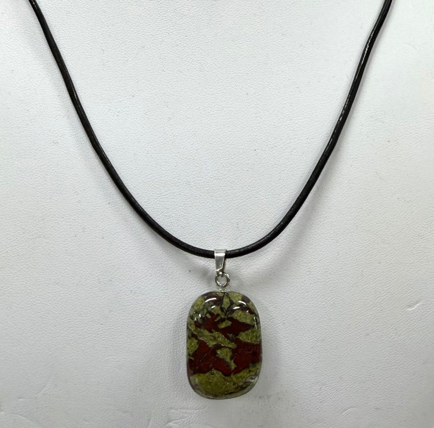 36 PCs Natural Dragon Bloodstone Crystal Pendant