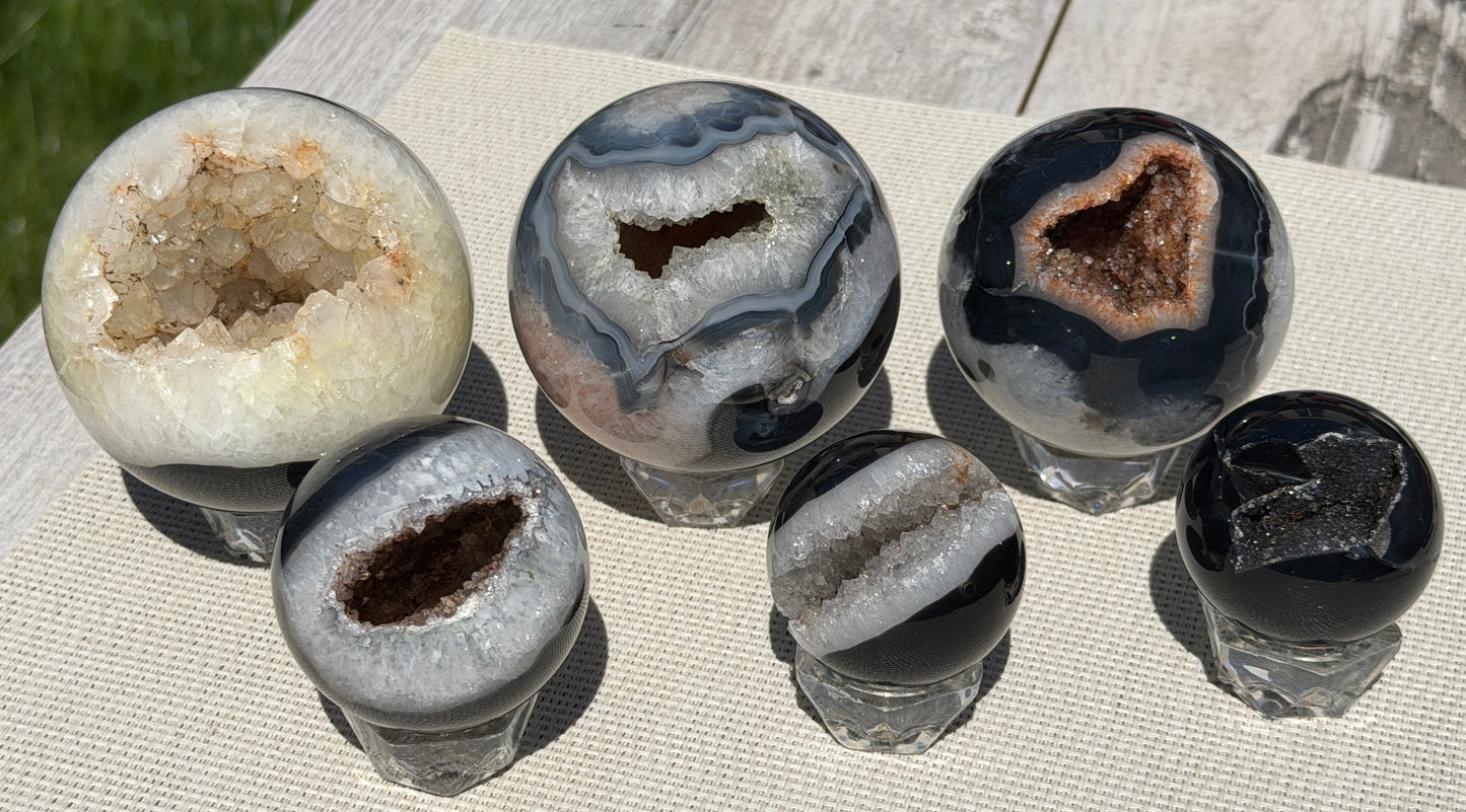 Wholesale Lot – 3 lbs Natural Druzy Onyx Spheres – 5 to 6 PCS