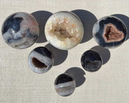 Wholesale Lot – 3 lbs Natural Druzy Onyx Spheres – 5 to 6 PCS