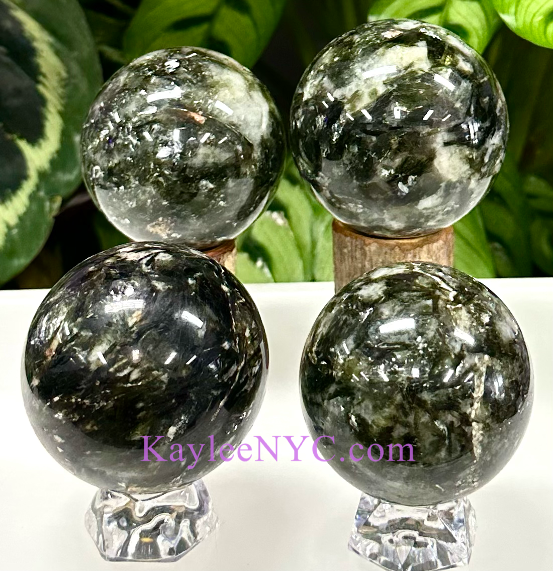 5 PCs Natural Green Mica Sphere