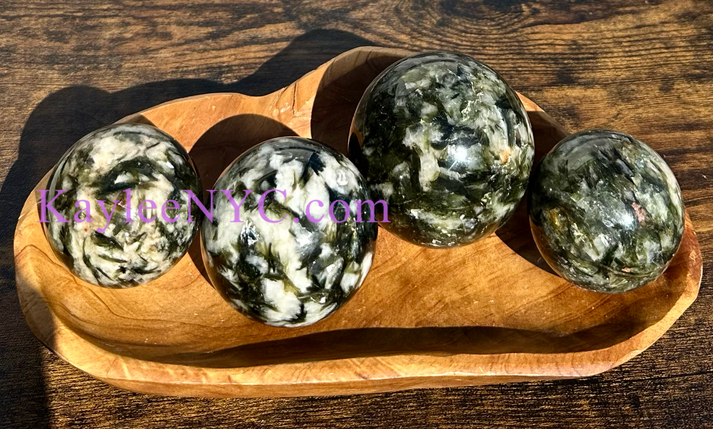 5 PCs Natural Green Mica Sphere