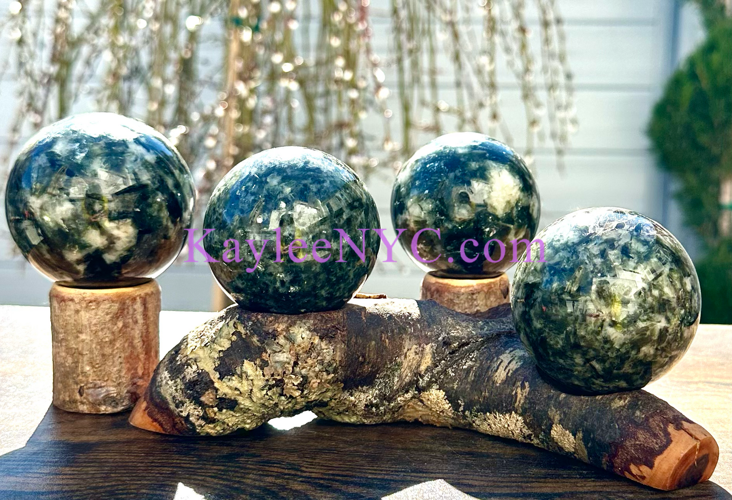 5 PCs Natural Green Mica Sphere