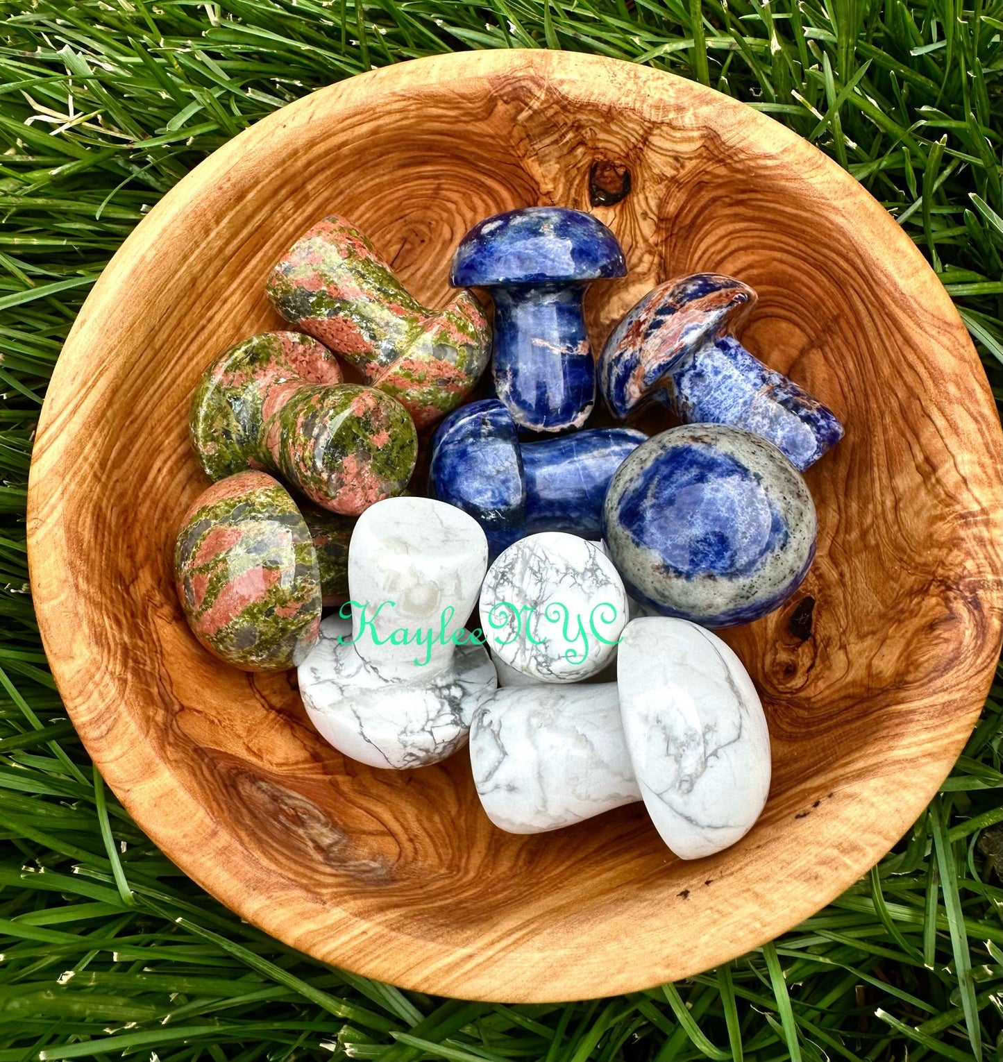 Wholesale Lot 9 PCs 1.75” mix Crystal Mushroom Healing Energy